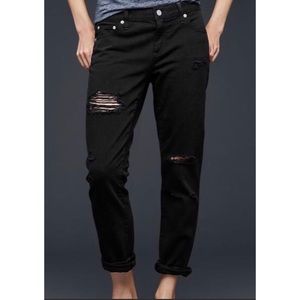 New without tags. Washed,never worn.Gap Distressed Black Girlfriend Jeans SZ 25